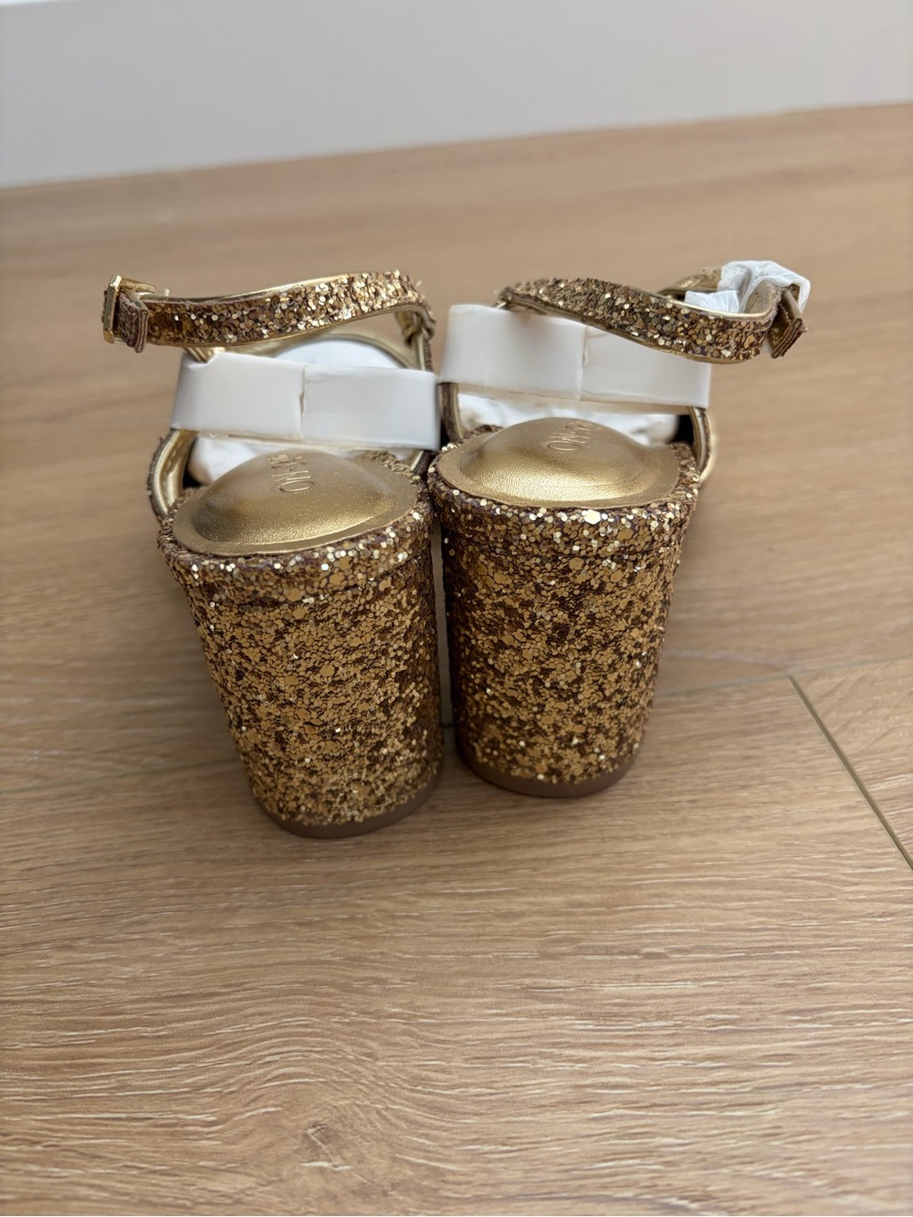NIB On 34th Gold Glitter Block Heel Mary Jane with Black Patent Toe Dotti Sz 6.5 - Picture 7 of 7
